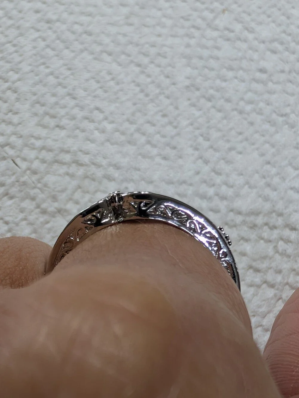 Size 8 Intricate Silver Dinner Ring Like New
